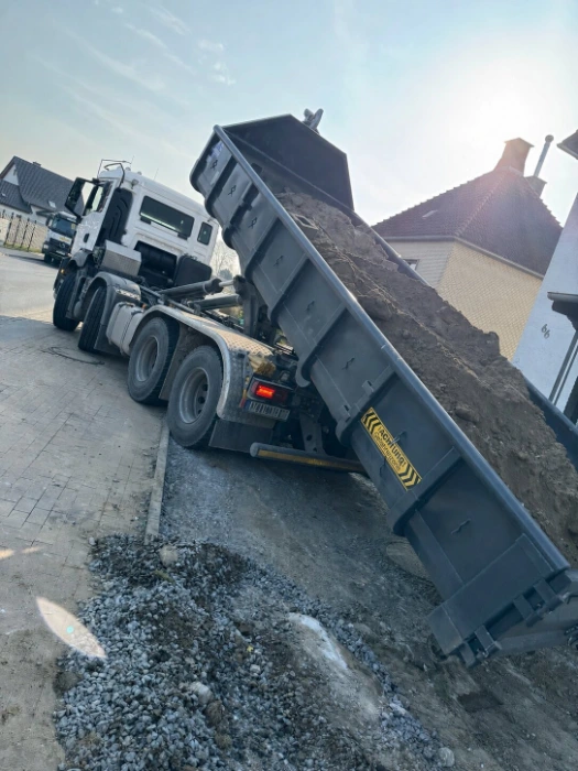 Abrollcontainer & Schüttgut bei Zimmermann Bau in Minden-Lübbecke
